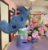 Arrangement made in a wooden box Plushies are not included, peluches no van incluidos. *You will have to bring your own plushies, tendria usted que traer su propio peluche. *Price only includes the arrangement, precio solamente incluye el arreglo