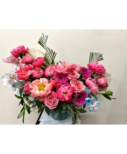 ASSORTED BEAUTIFUL GARDEN ROSE VASE 