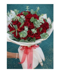 VDay - Round Style Roses with Eucaliptus ROSES