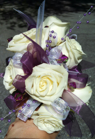 B  10 Fresh Wrist Corsage