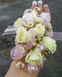 B 9 Fresh Wrist Corsage