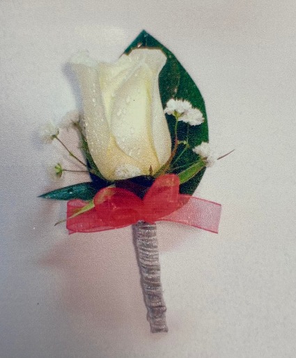 B4 White Rose Boutonniere 