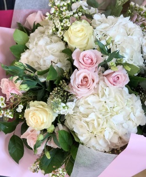 Soft Embrace   Hand-tied Bouquet 