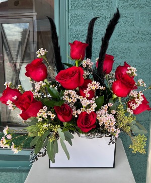 Love Struck 1 Dozen Roses