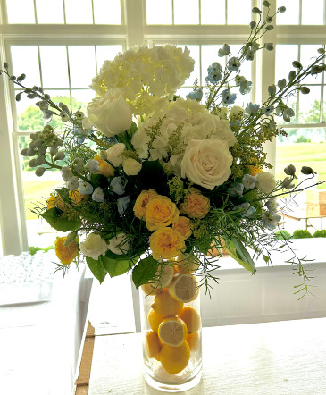 Bar Arrangement Floral Arrangement in Darien, CT | DARIEN FLOWERS