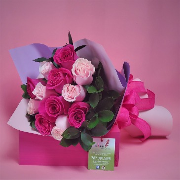 Mujer de Rosa... Hand Bouquet in San Juan, PR | ELIKONIA FLOWERS
