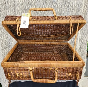 Basket - Suitcase Style Wicker Picnic Basket 