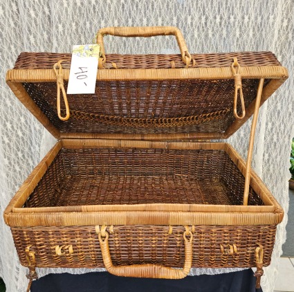 Basket - Suitcase Style Wicker Picnic Basket 