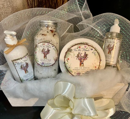 Special Spa Gift Set Bath & Body 4 Piece Kiss Me in the Garden 