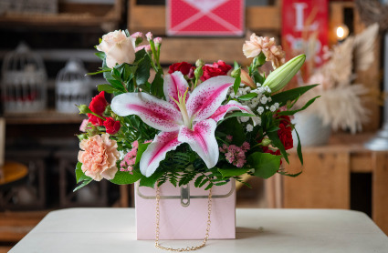 Be Mine Valentine Fresh Flower arrangement
