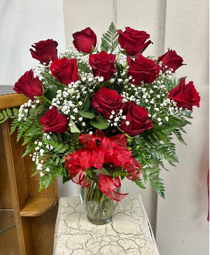 Beautiful Dozen in Glass Red Rose Arrangement