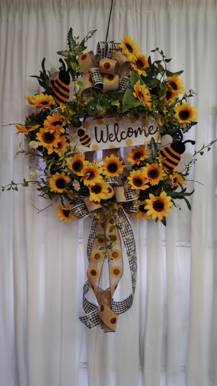 Bee Welcome Wreath Wreath
