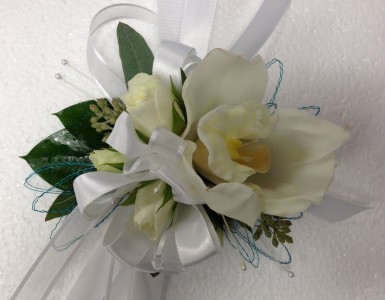 Bingo white PROM FLOWERS