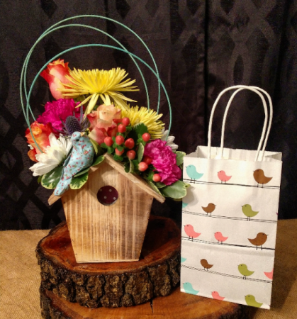 Birdhouse arrangement and sweets  