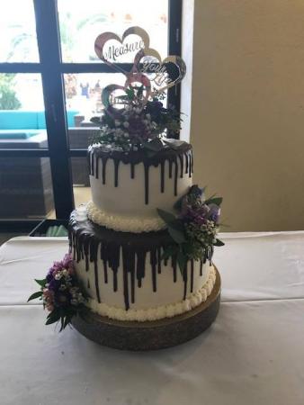 Custom Cakes 