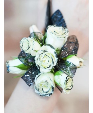 Black Tip White Spray Roses  