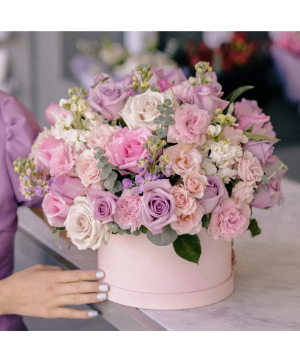 BLISSFUL TENDERNESS FLOWERS IN BOX luxury collection