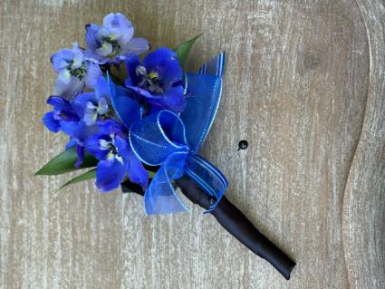 Saphira Skies Boutonniere 