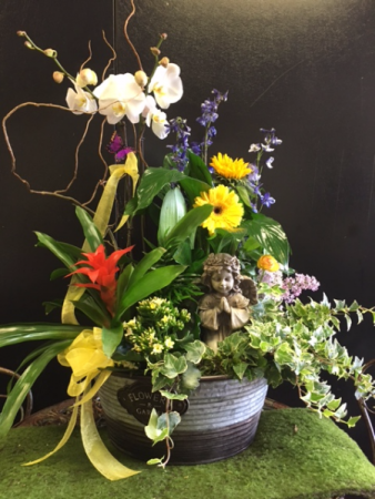 Blooming garden container with angel 