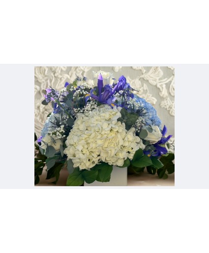 Blue and White Cube Arrangements Vase Arrangement