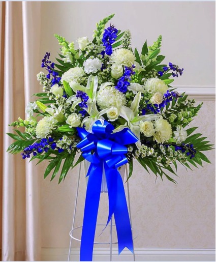 Blue and white traditional Arrangement  Traditional 