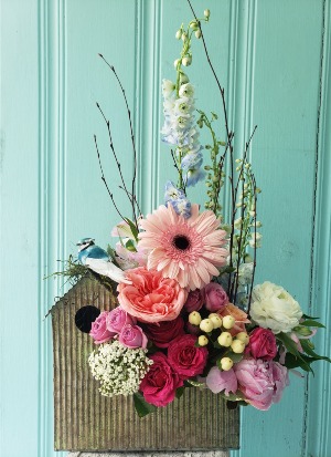 BLUE BIRD HOUSE FLOWER ARRANGEMENT