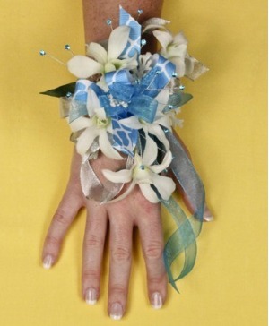 BLUE HEAVEN Wrist Corsage 