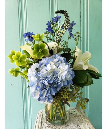 BLUE TONE HELLEBORE FLOWER ARRANGEMENT