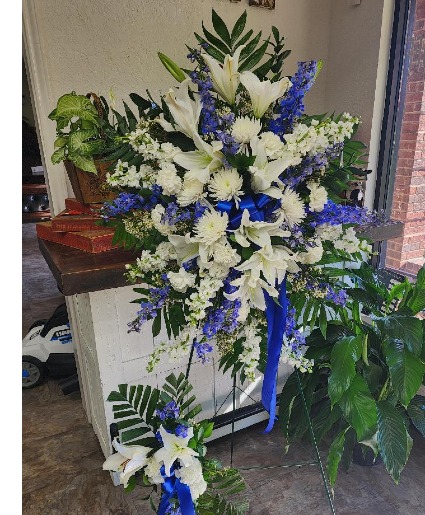 Blue & White Easel Spray Easel