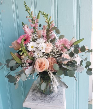 BLUSH BOMB FLOWER ARRANGEMENT