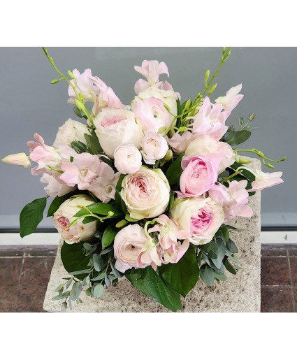 Blushing Blooms Cut flowers in a bubble bowl