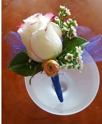 Blushing Bride Boutonniere 