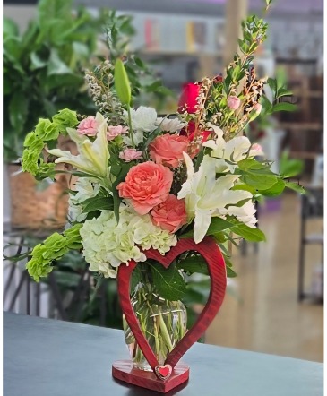 Blushing Heart Fresh floral with wooden heart base in Henderson, TX | Bloomtown Flowers & Gifts Henderson