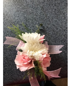 Blushing Spray Rose Lapel Corsage