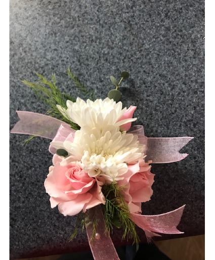 Blushing Spray Rose Lapel Corsage