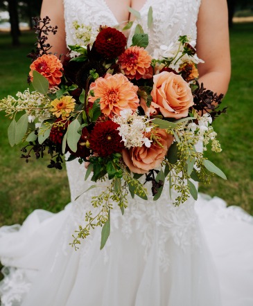 Bold Dahlia Bridal Bouquet in La Grande, OR | FITZGERALD FLOWERS