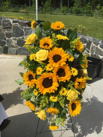 Bountiful Sun Standing Spray in Red Lake, ON | FOREVER GREEN GIFT BOUTIQUE