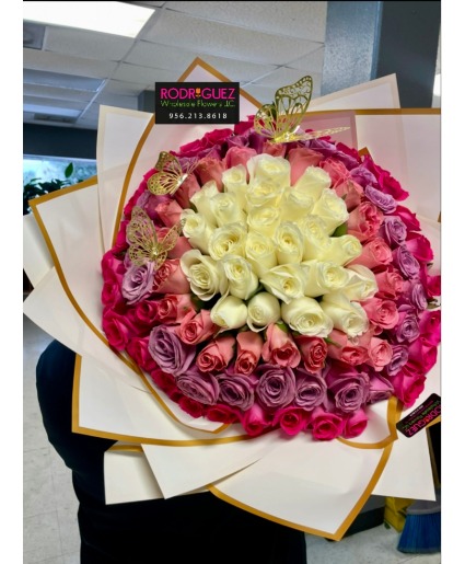 R13: Bouquet of roses 