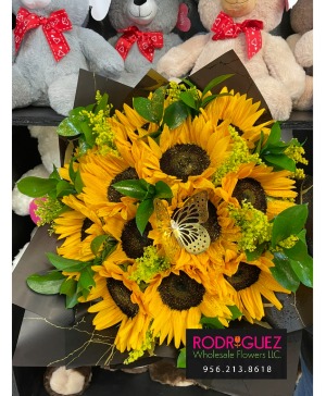 R5: Bouquet of 12 sunflowers 
