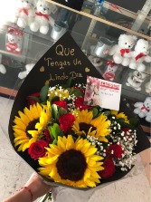 BOUQUET DE 12ROSAS  Y GIRASOLES  
