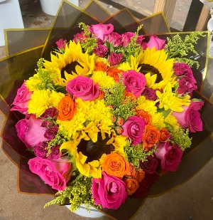 R7: Bouquet of mixed flowers Includes a variety of flowers; roses, sunflowers, and more