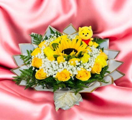 Bouquet of 24 Roses and Character™ © 