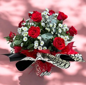 BOUQUET OF  RED ROSES™ © 
