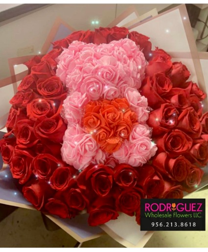 R4: Bouquet with bear in the middle  50 roses