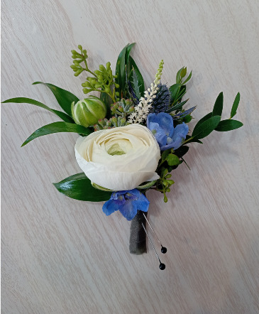 Blue & White Boutonniere in Glastonbury, CT | THE FLOWER DISTRICT