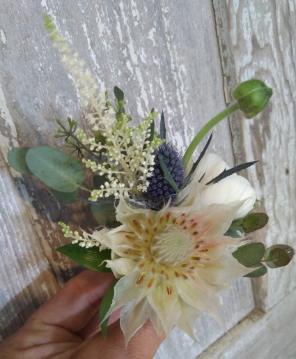 Boutonniere Designer's Choice