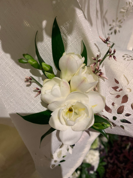 Boutonnière dendro orchid 