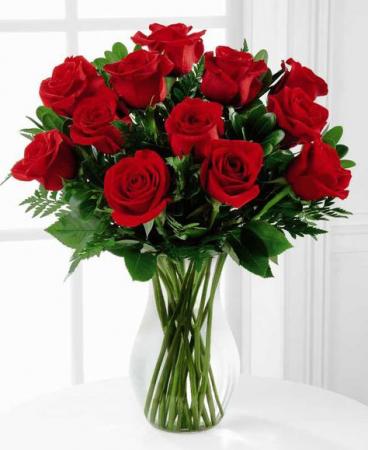 Braintree's Classic Dozen Of Red Clear Vase