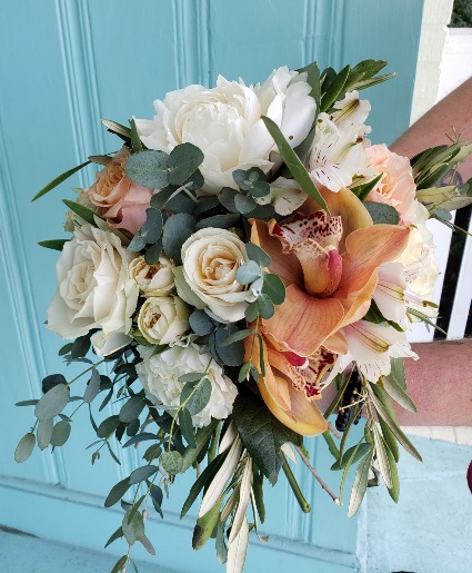 KAI BRIDAL BOUQUET TRADITIONAL DESIGN