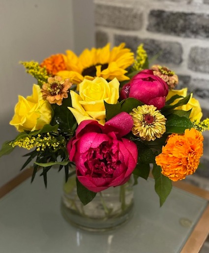 Bright Summer Days Vase Arrangement